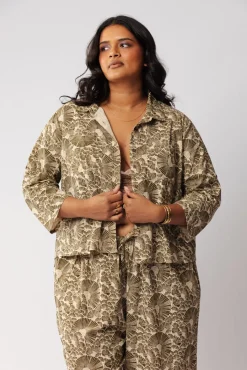 Best Magic Shirt Free Size|Tops & Shirts