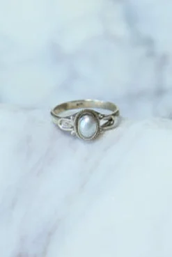 Online Pearl Cardi Oval Stone Ring Rings
